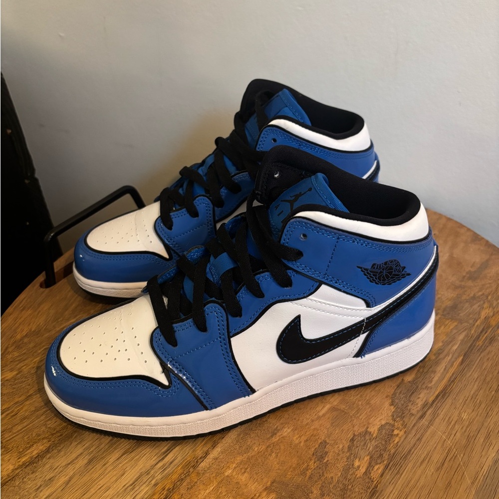 Air Jordan 1 Mid SE GS ‘Signal Blue’ - Picture 2 of 7